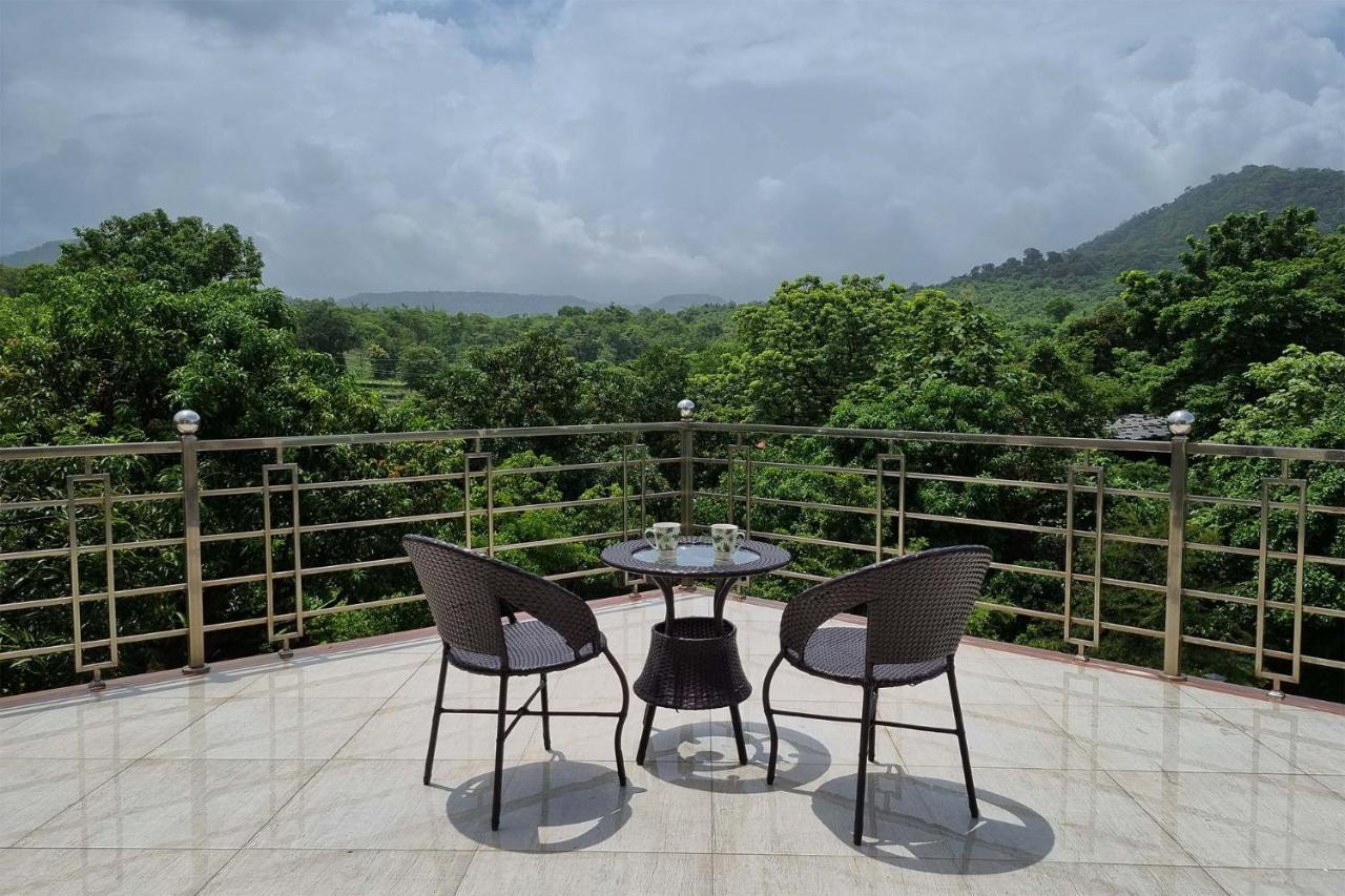 Aqua & Sage By Stayvista - Riverside Villa With Pool & Terrace Karjat Exteriör bild