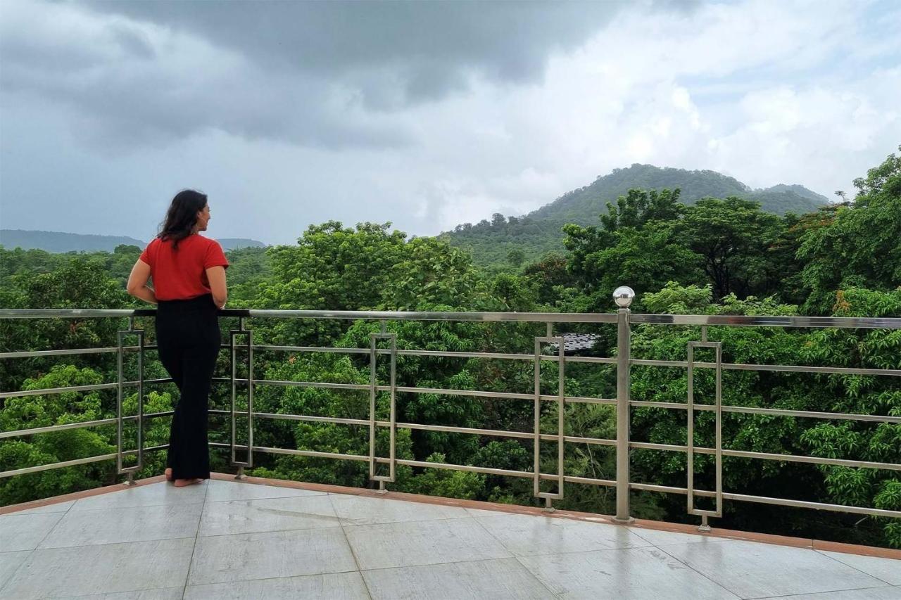 Aqua & Sage By Stayvista - Riverside Villa With Pool & Terrace Karjat Exteriör bild